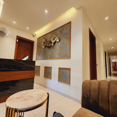 Shehnai Hotel And Banquet Hisar ภายนอก รูปภาพ