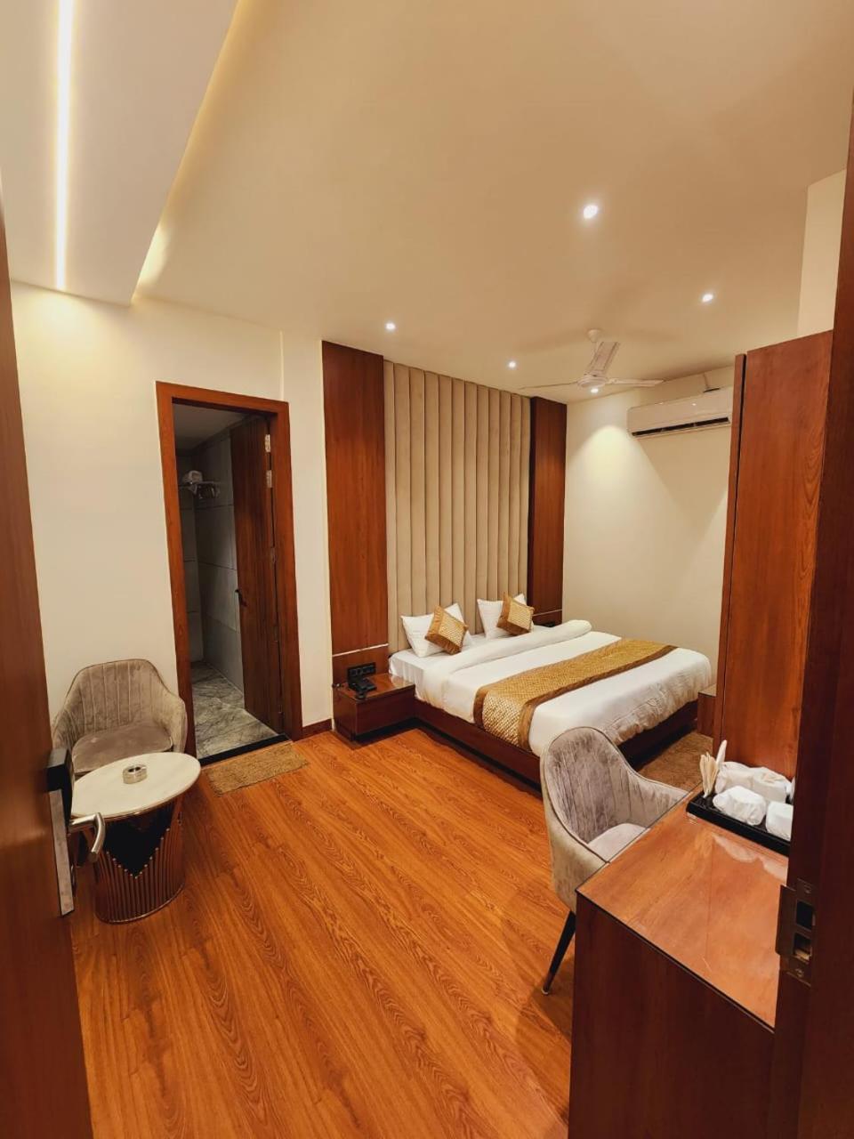 Shehnai Hotel And Banquet Hisar ภายนอก รูปภาพ