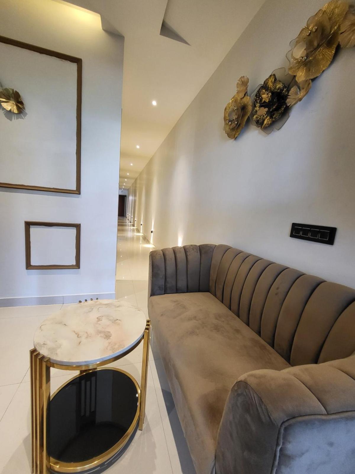 Shehnai Hotel And Banquet Hisar ภายนอก รูปภาพ